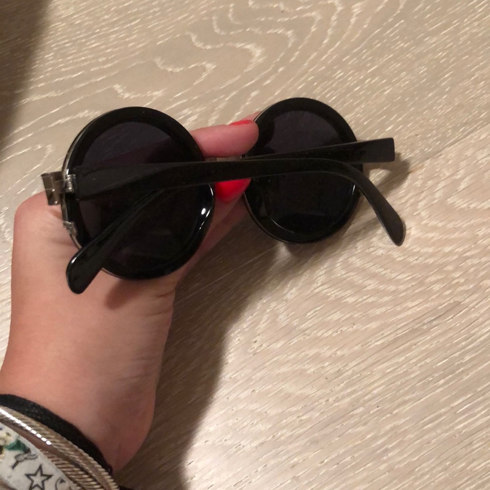 round sunglasses - Picture 2 of 3